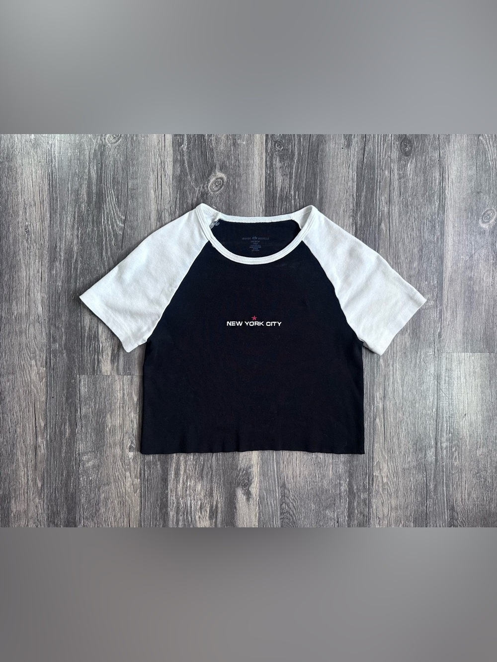 Brandy Melville Raglan Short Sleeve NYC Graphic Cropped Tee Size Small